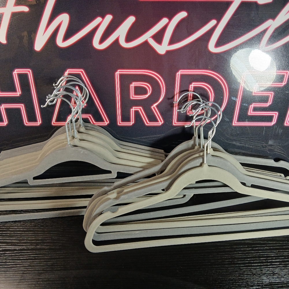 Lot of 15 Velvet Hangers -18in Wide. Condition is Used. Shipped with USPS Ground